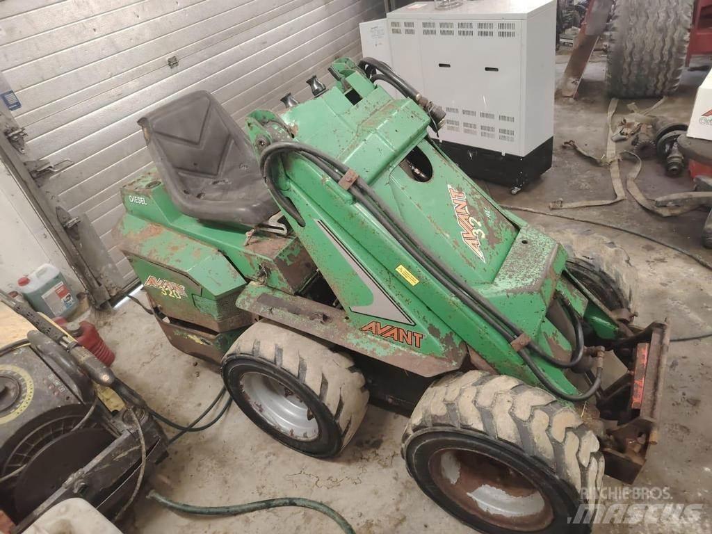 Avant 320 多目的ローダー