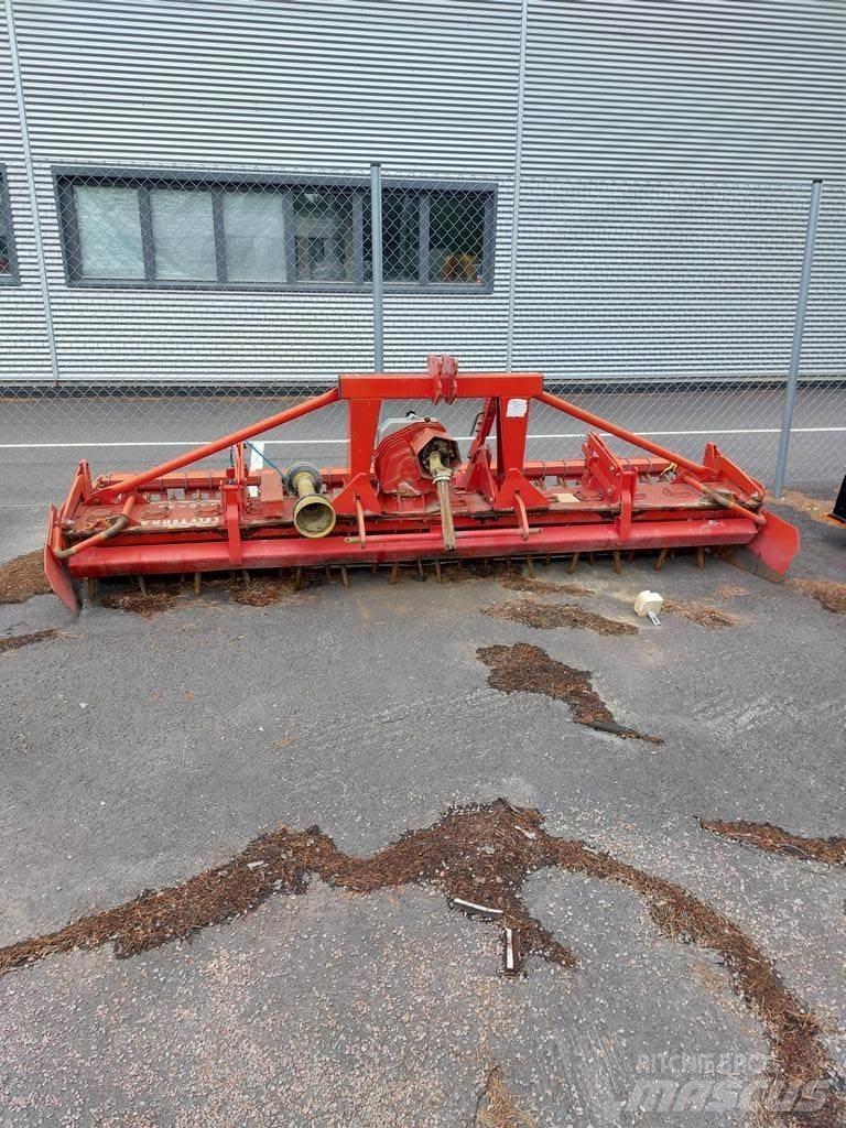 Lely 3500 パワーハローとロータリーハロー