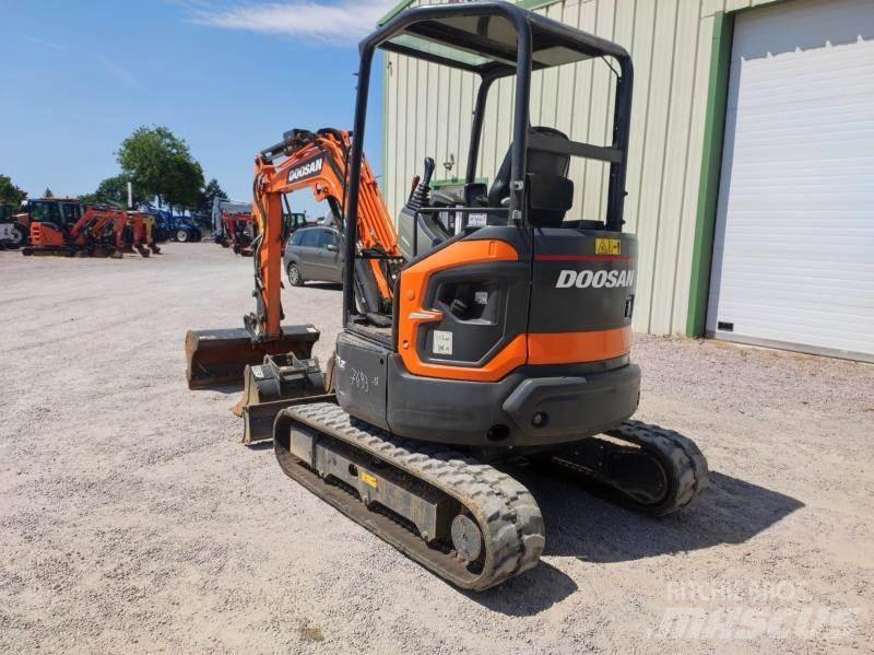 Doosan DX27Z ミニ油圧ショベル 7t以下（ミニユンボ・ミニディガー）