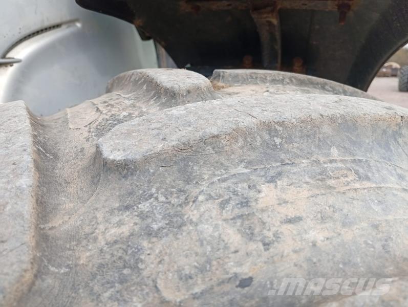 Valtra N122 トラクター