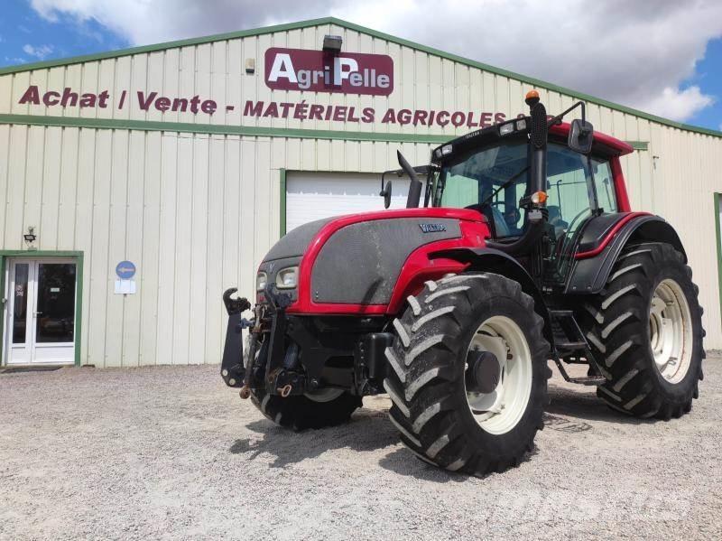 Valtra T151 トラクター