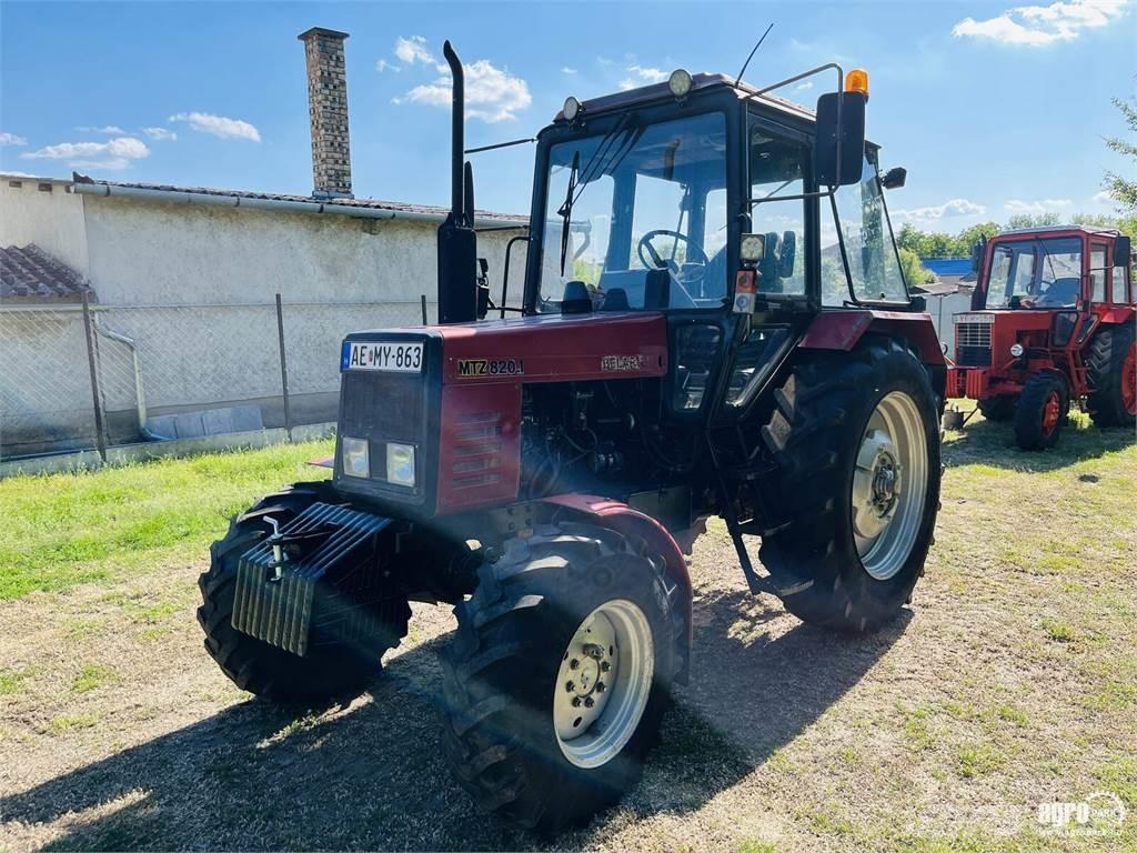 MTZ 820.1 トラクター