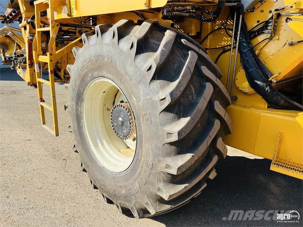 Oxbo 2480 コンバイン