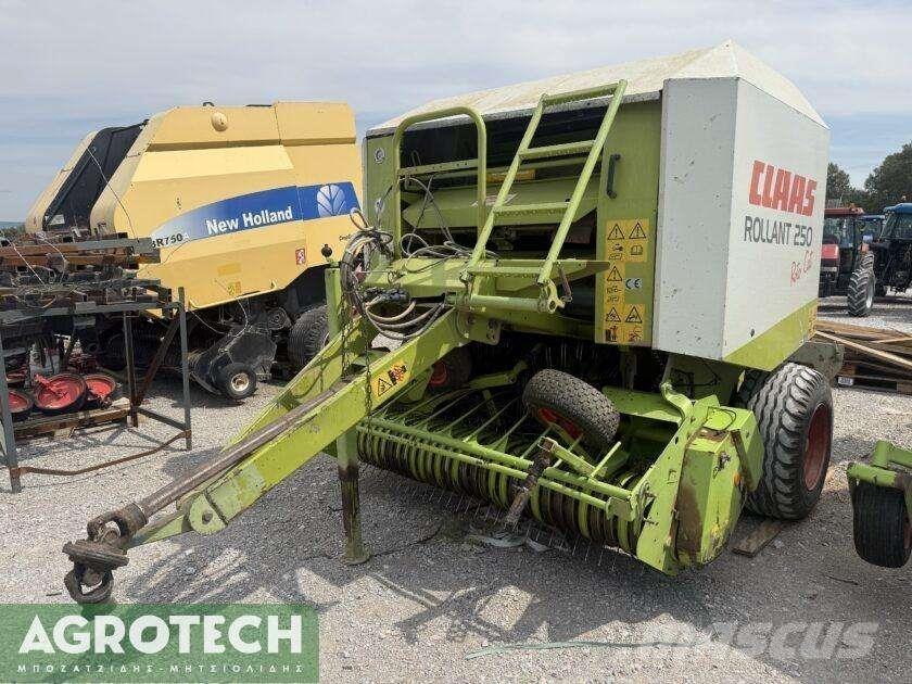 CLAAS Rollant 250 RC ラウンドベーラー
