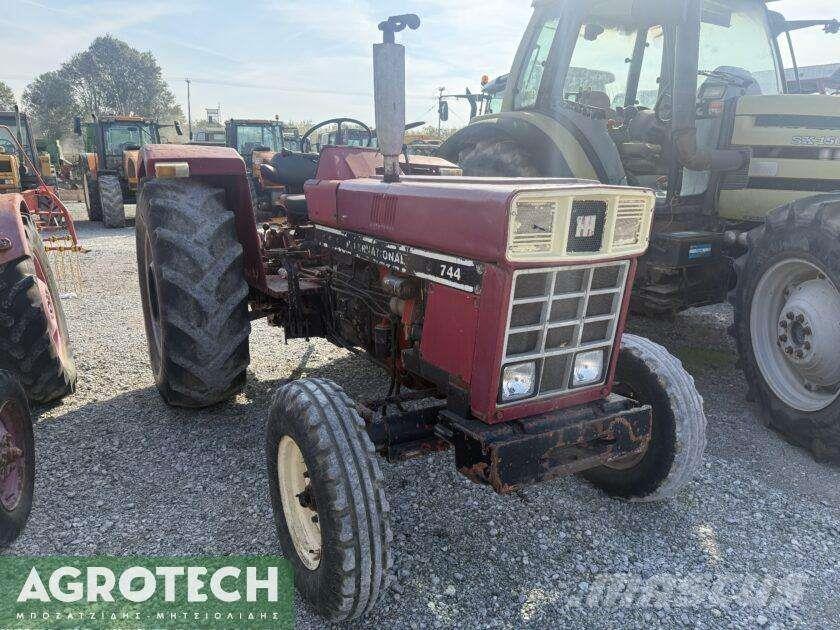 International 724 トラクター
