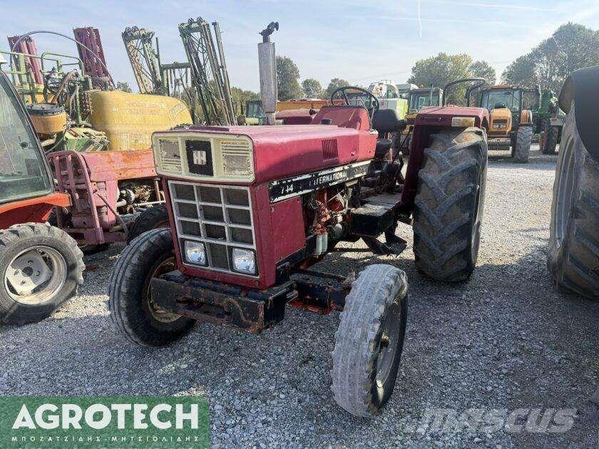 International 724 トラクター