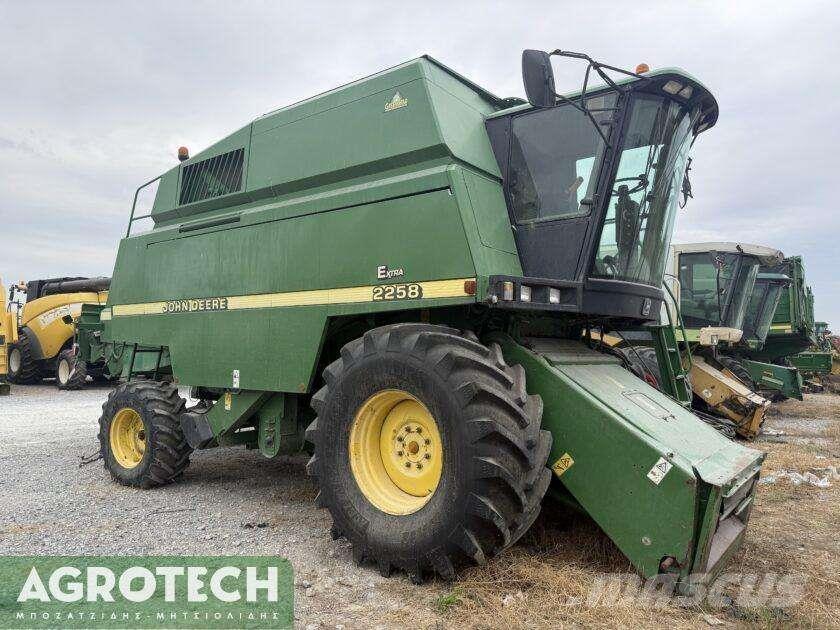John Deere 2258 トラクター