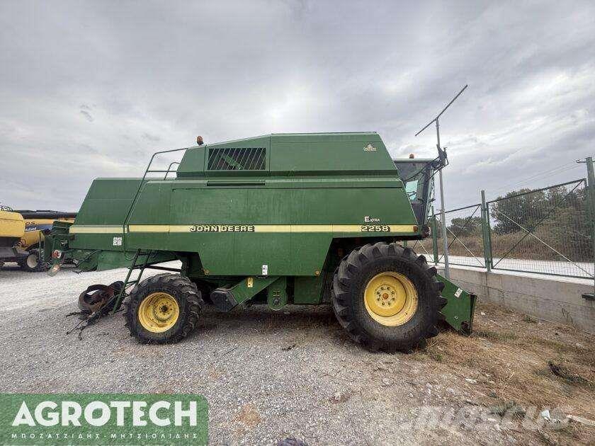 John Deere 2258 トラクター