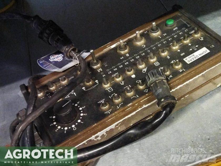 John Deere 840i トラクター