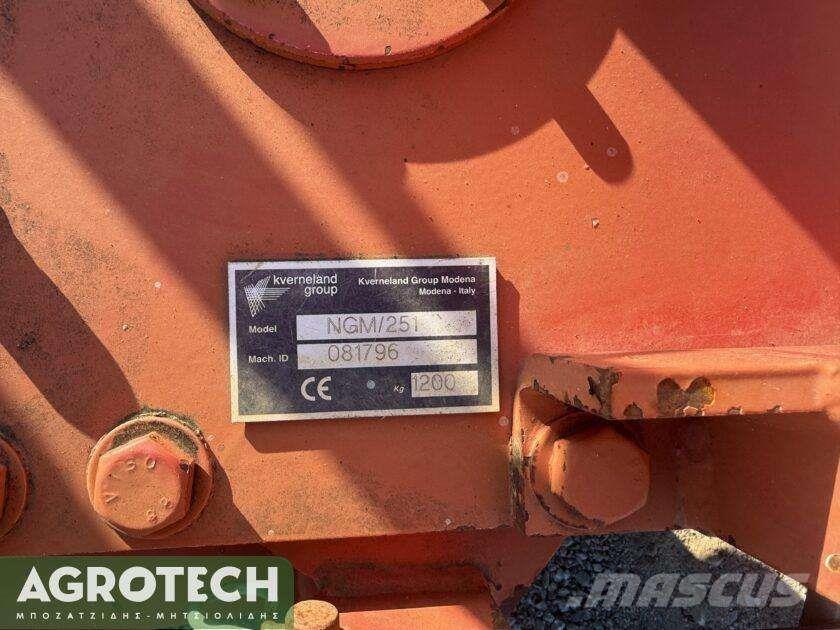 Kverneland NGM 251 トラクター