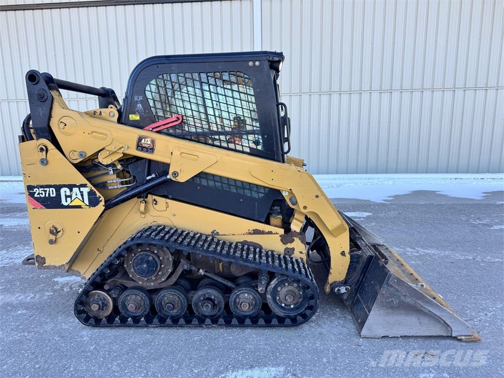 CAT 257D スキッドステアローダー