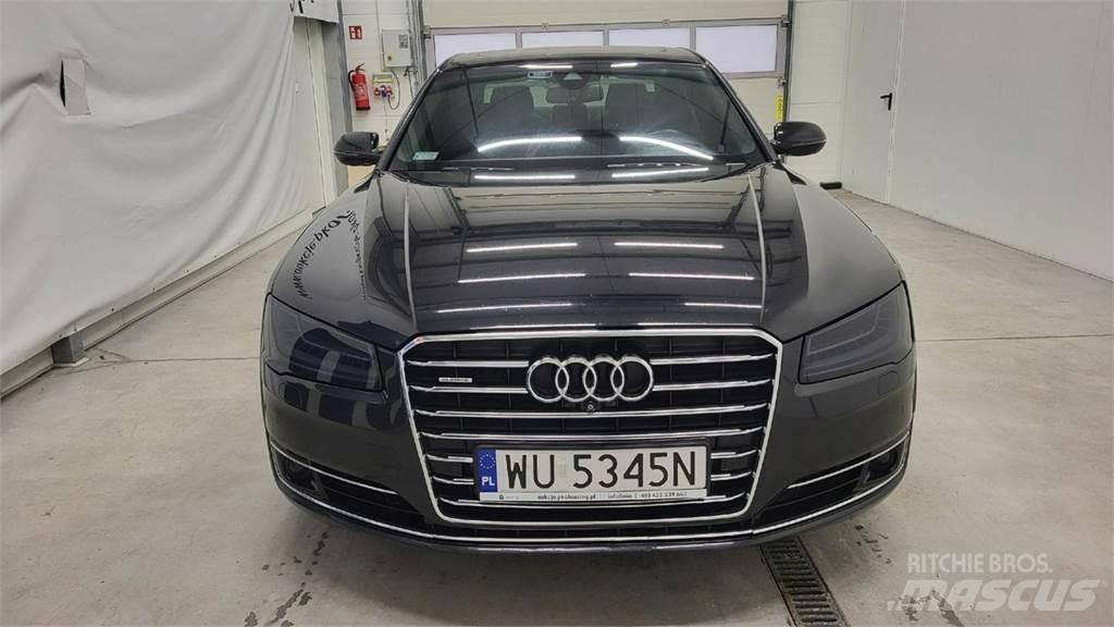 Audi A8 自動車