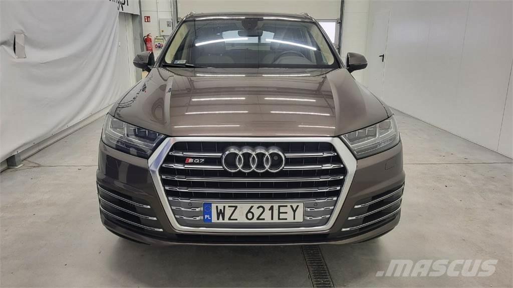 Audi SQ7 自動車