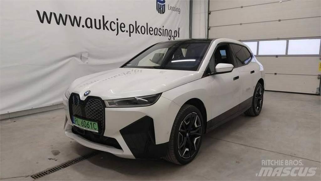 BMW iX 自動車