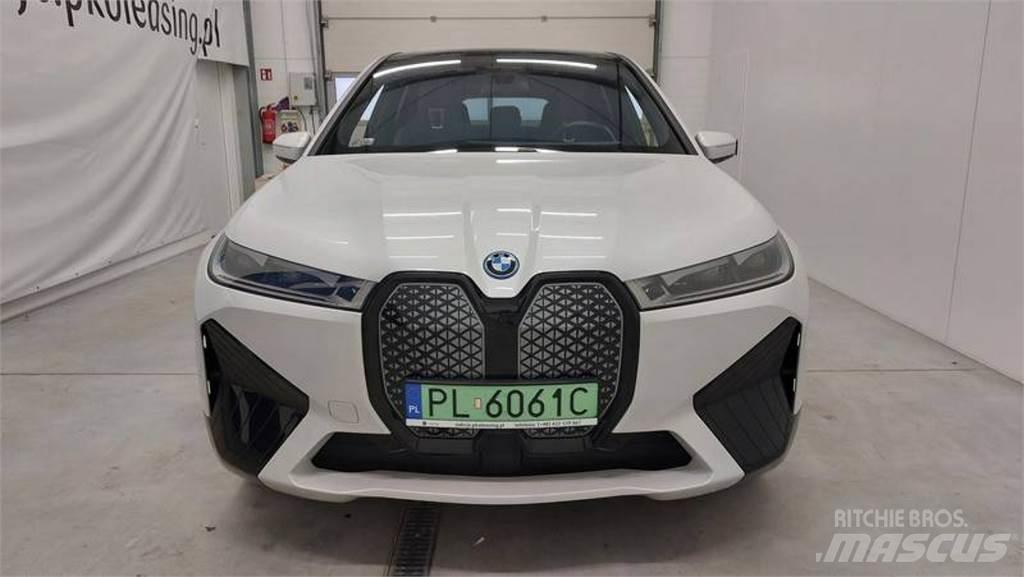 BMW iX 自動車