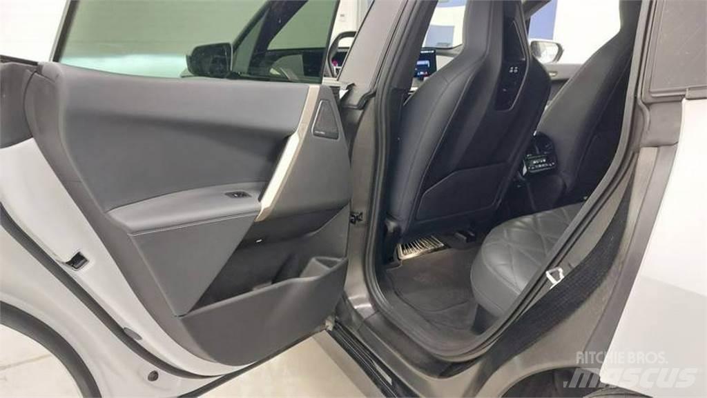 BMW iX 自動車