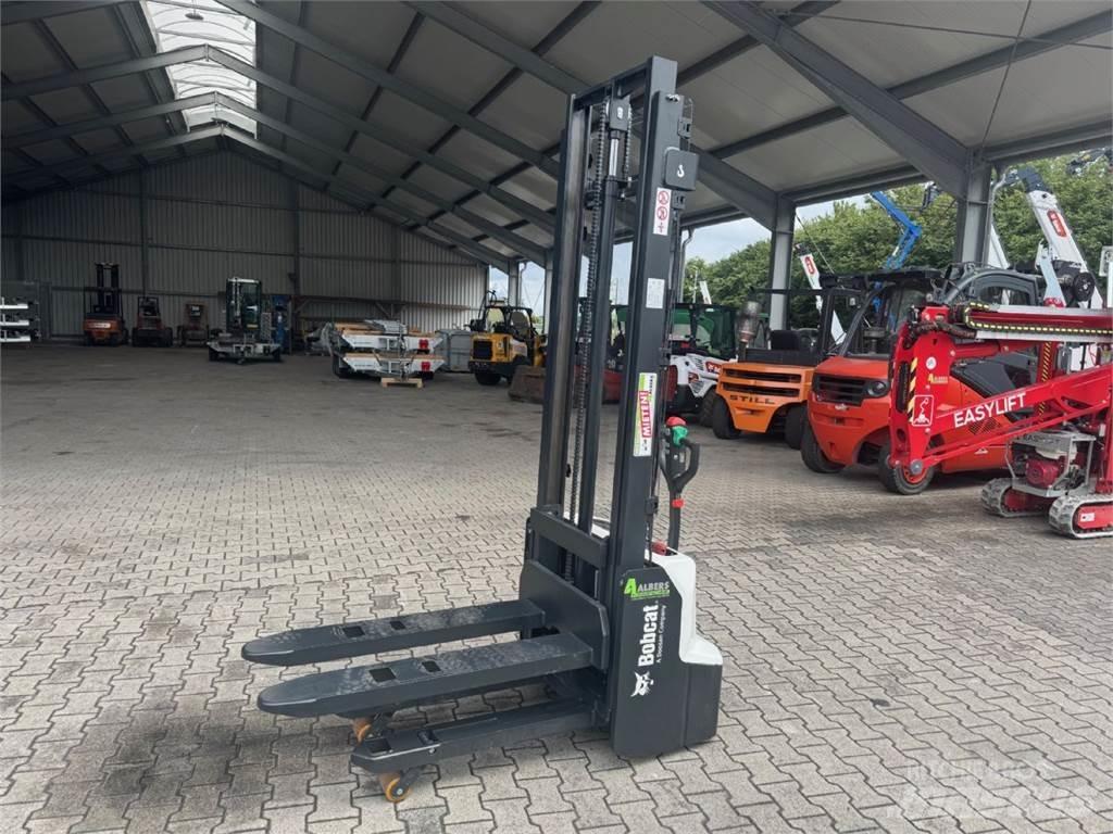 Bobcat LSM12N-7 i ウォーキンフォークリフト