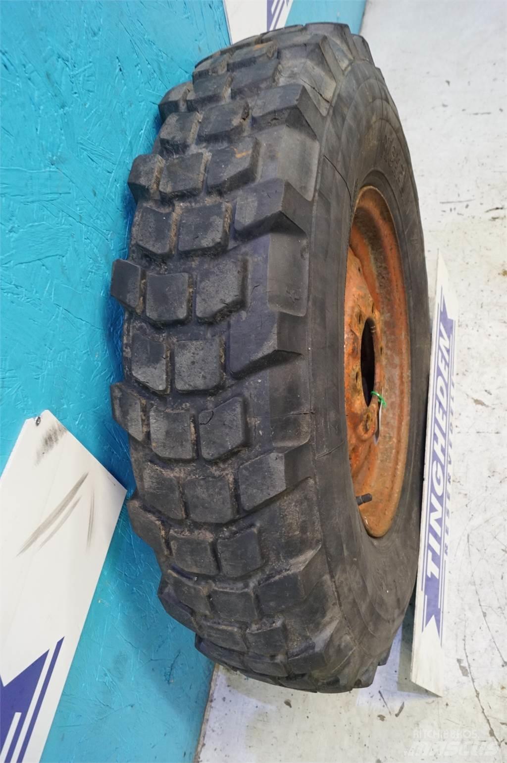  16 7.50R16 タイヤ、ホイル、リム