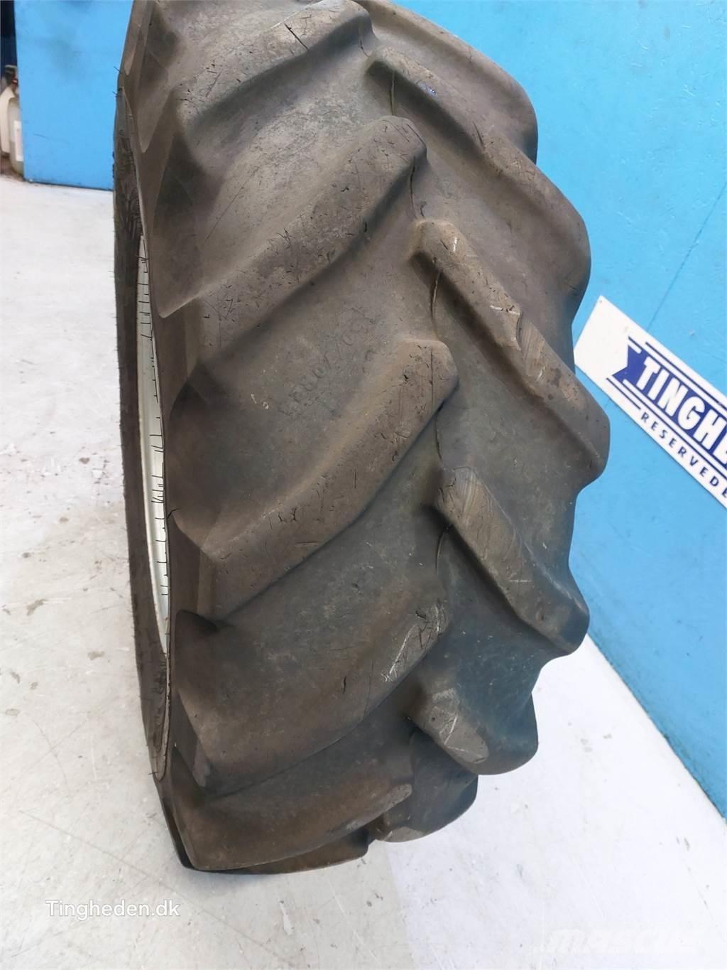  24 460/70R24 タイヤ、ホイル、リム