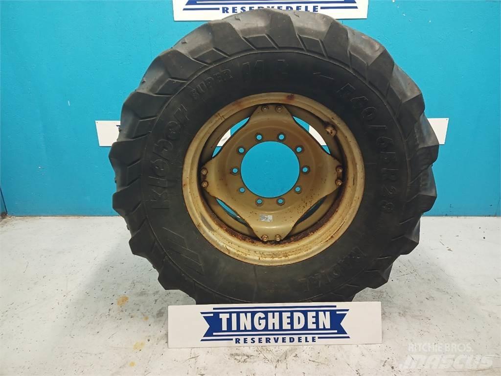 28 540/65R28 タイヤ、ホイル、リム