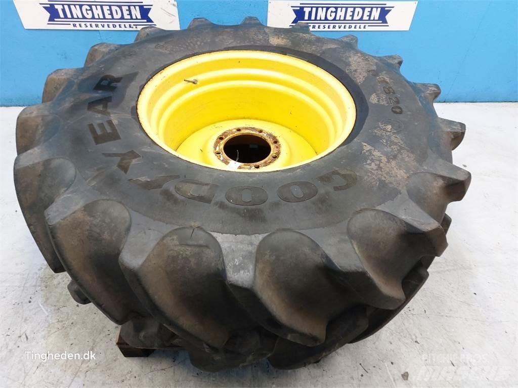  32 650/75 R32 タイヤ、ホイル、リム