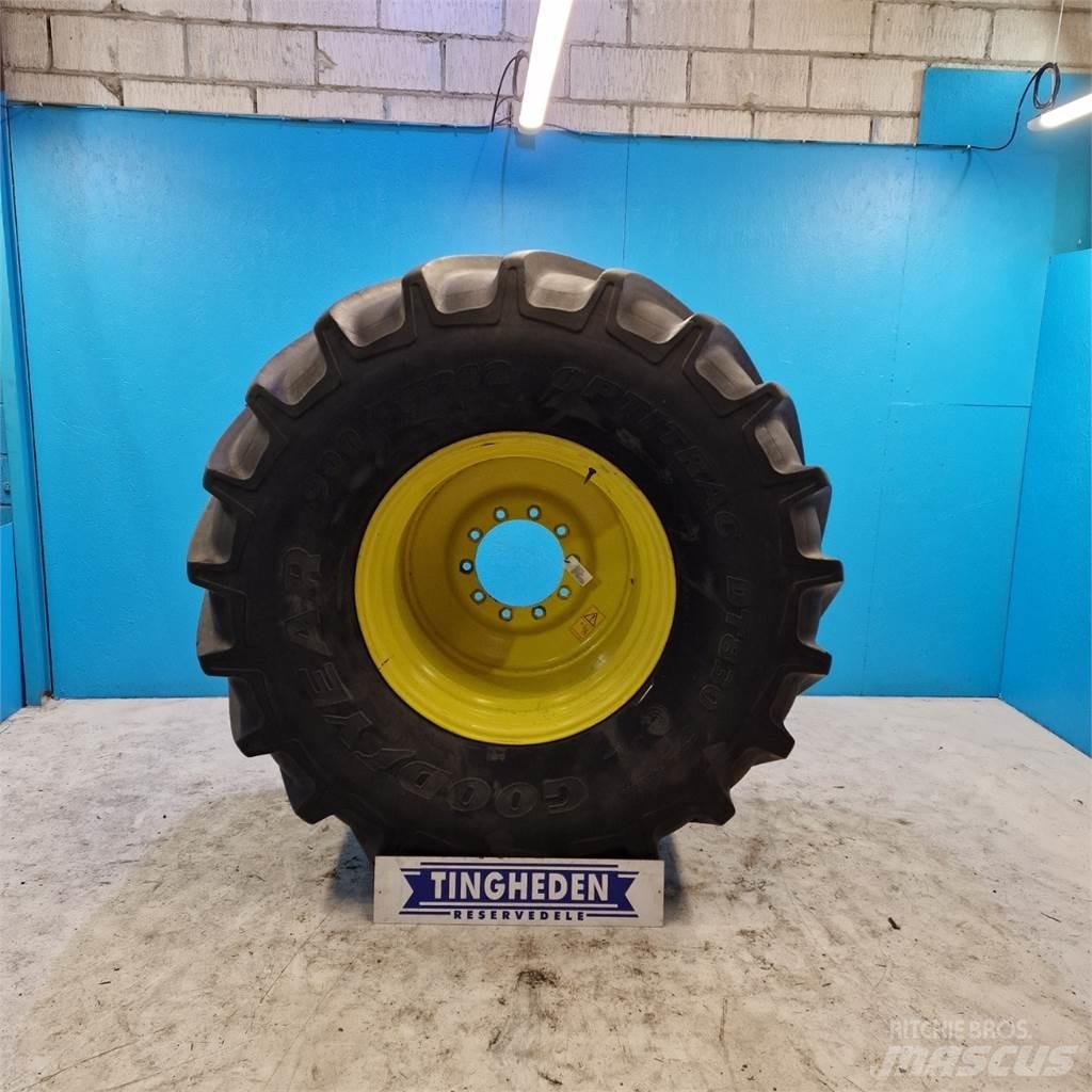  32 900/55 R32 タイヤ、ホイル、リム