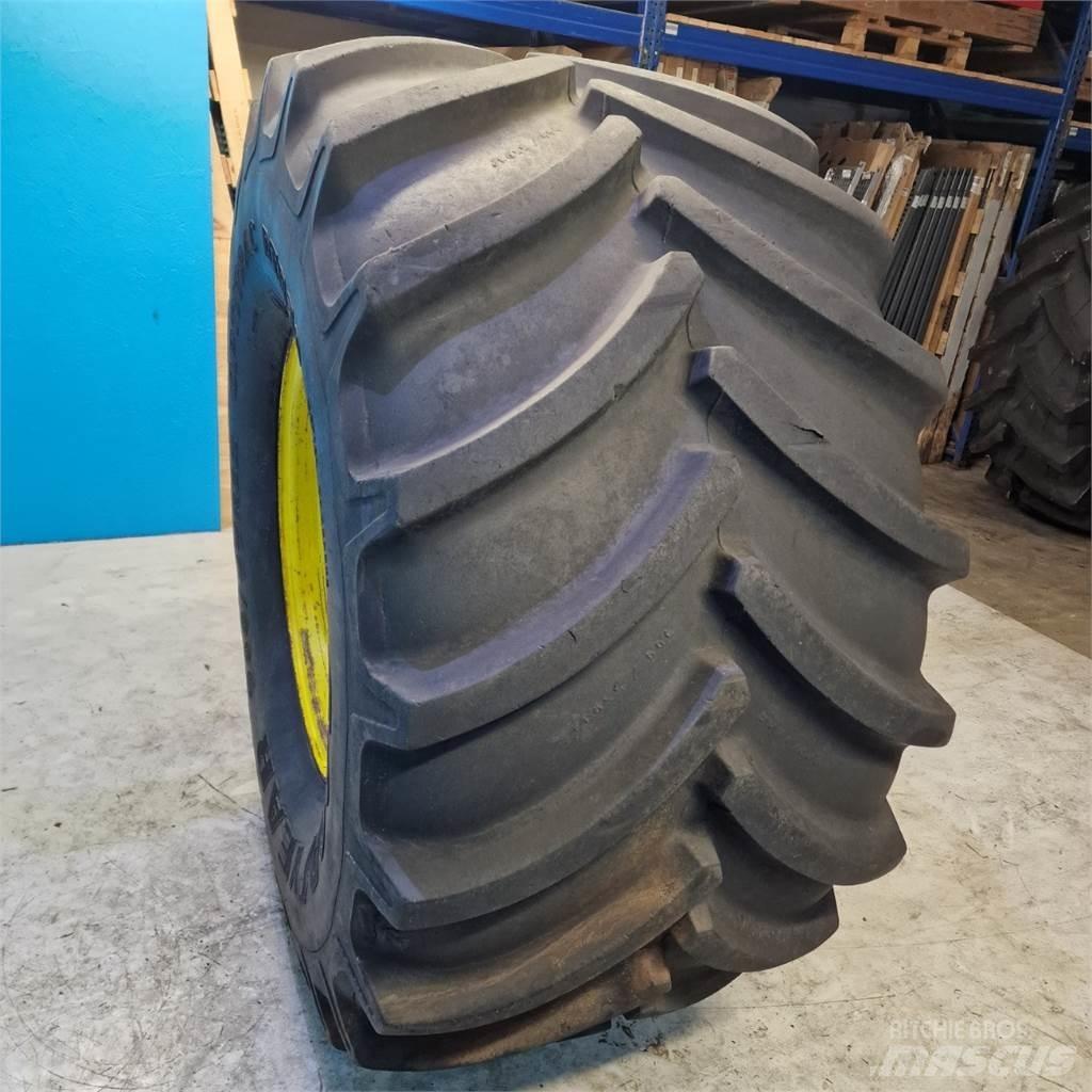 32 900/55 R32 タイヤ、ホイル、リム