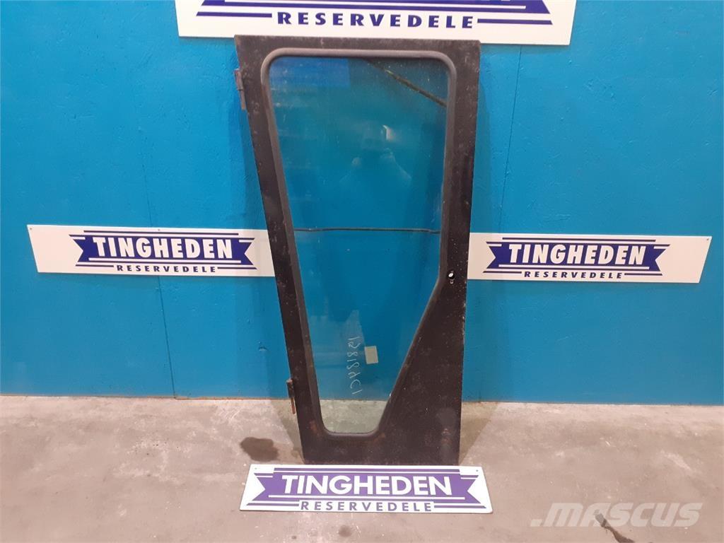 CASE 1620 キャビン及び内装