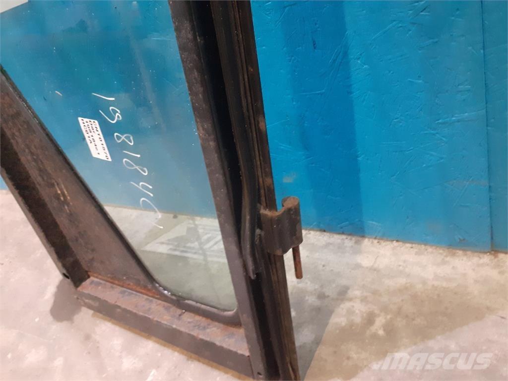 CASE 1620 キャビン及び内装