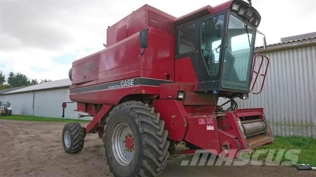 CASE 1680 コンバイン
