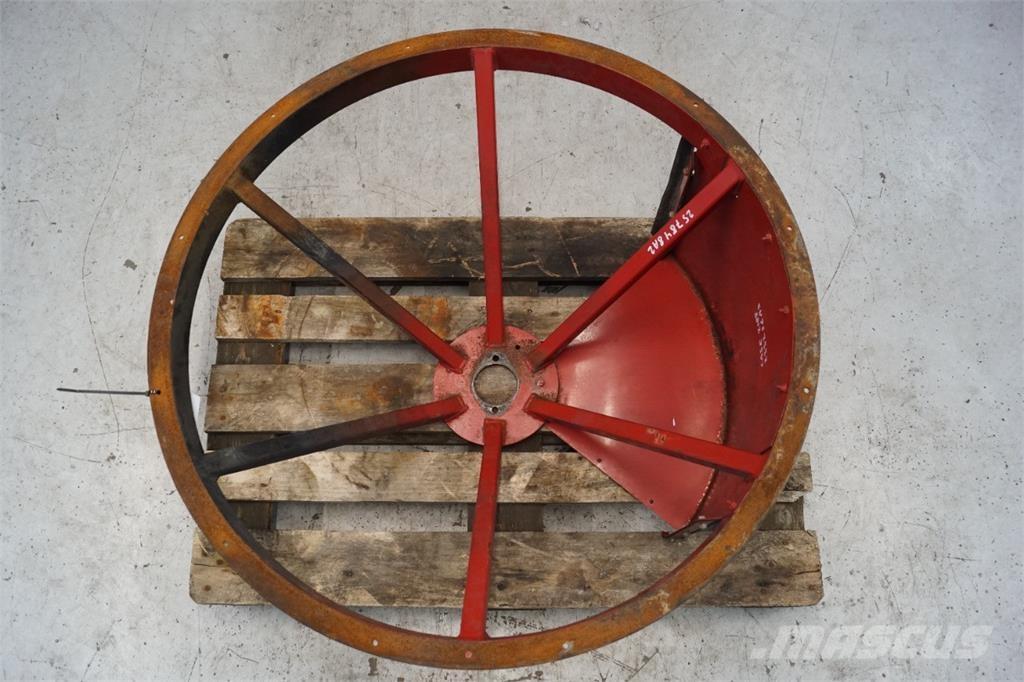 CASE 2388 ラジエター