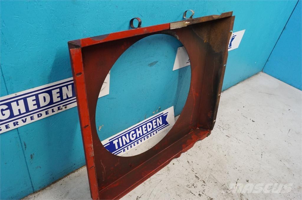 CASE 2388 ラジエター