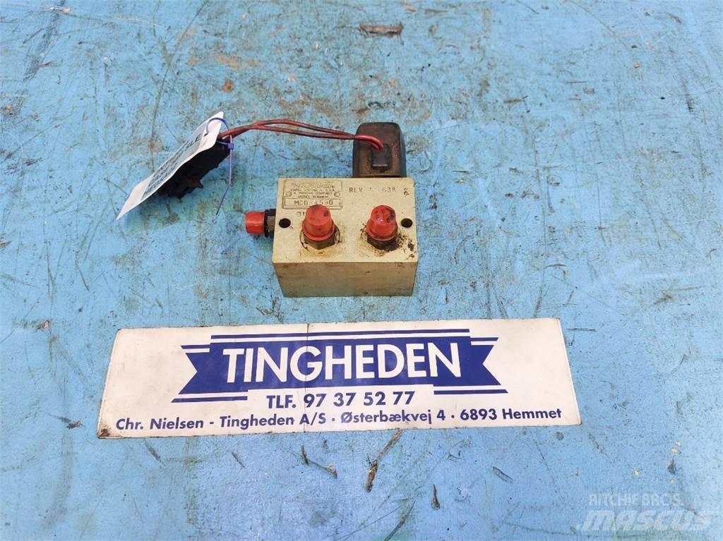 CASE 580 SLE 電子機器