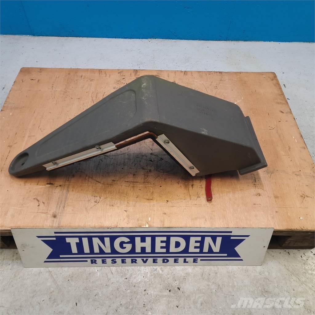 CASE 7010 ラジエター