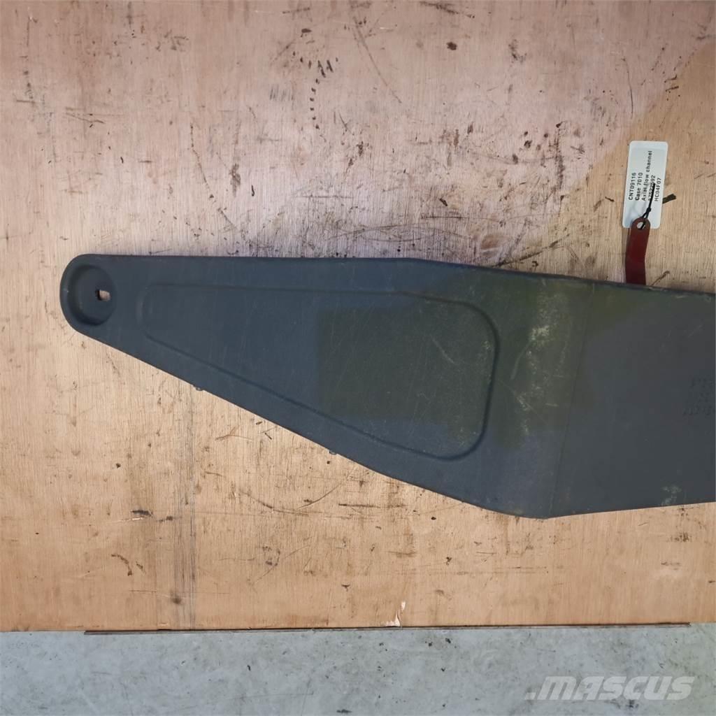 CASE 7010 ラジエター