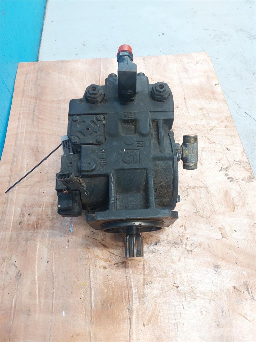CASE 7010 油圧機