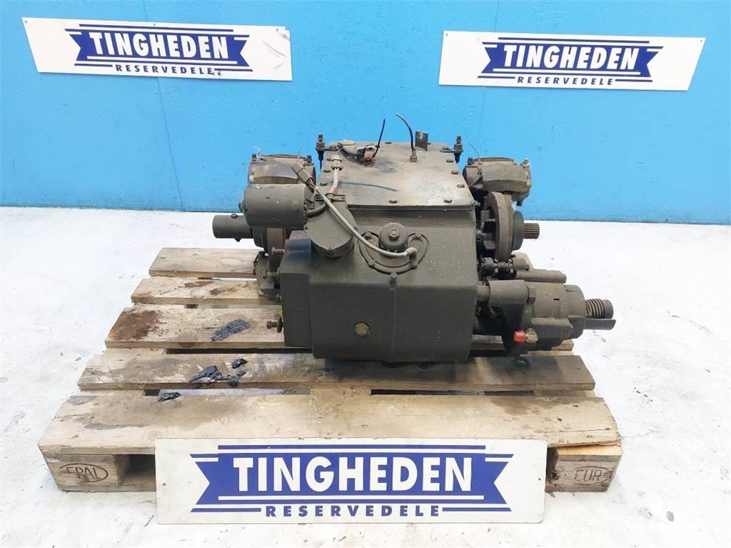 CASE 7010 トランスミッション