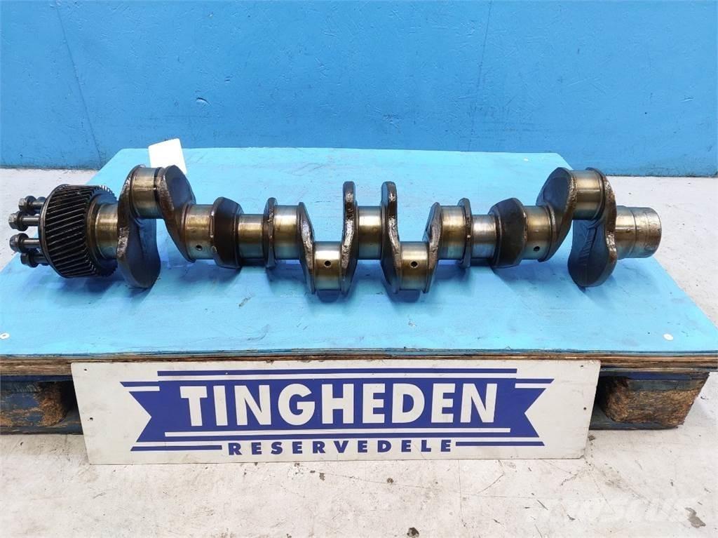 CASE 7010 エンジン