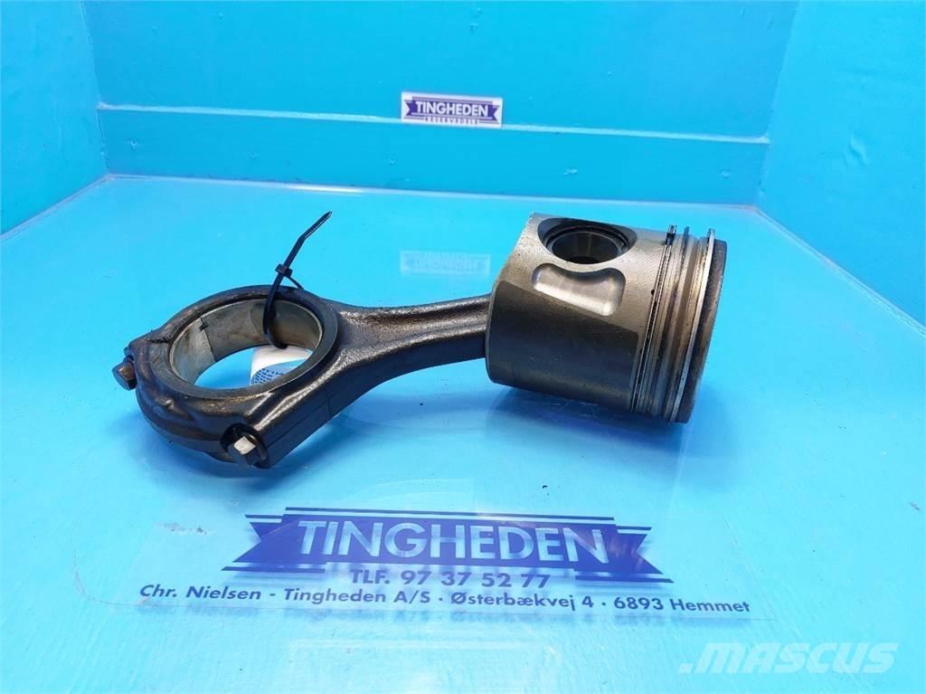 CASE 7010 エンジン