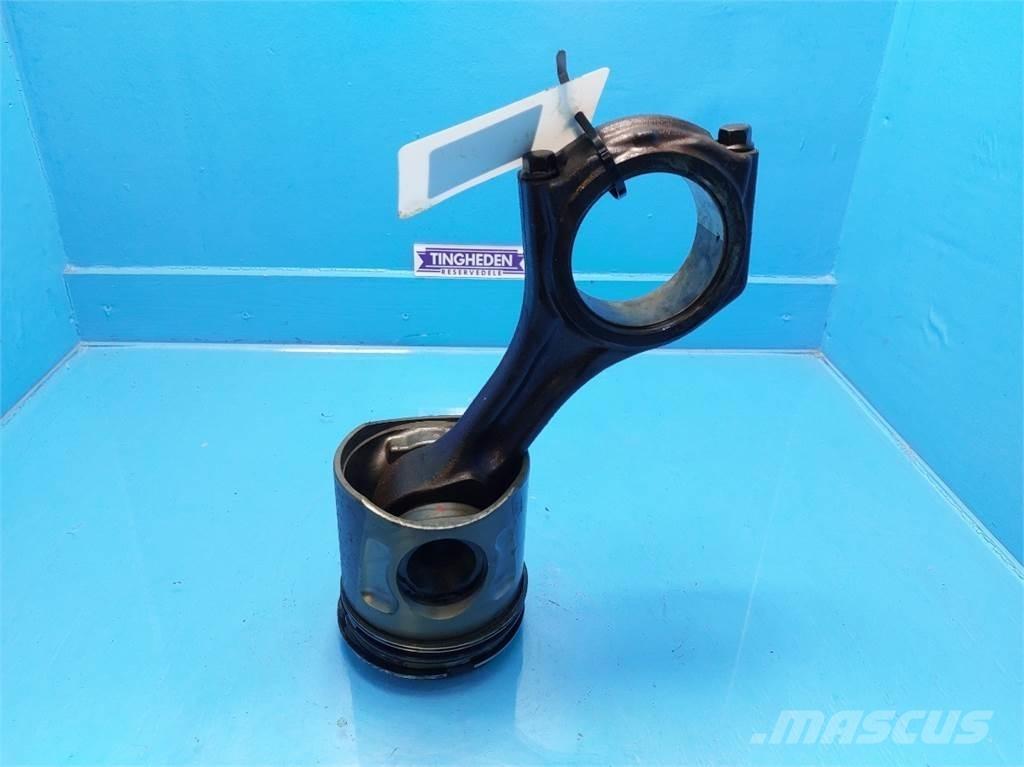 CASE 7010 エンジン