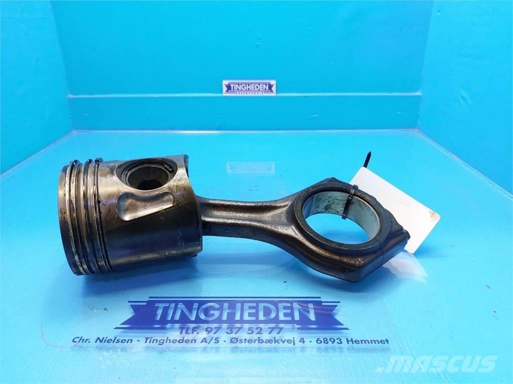 CASE 7010 エンジン