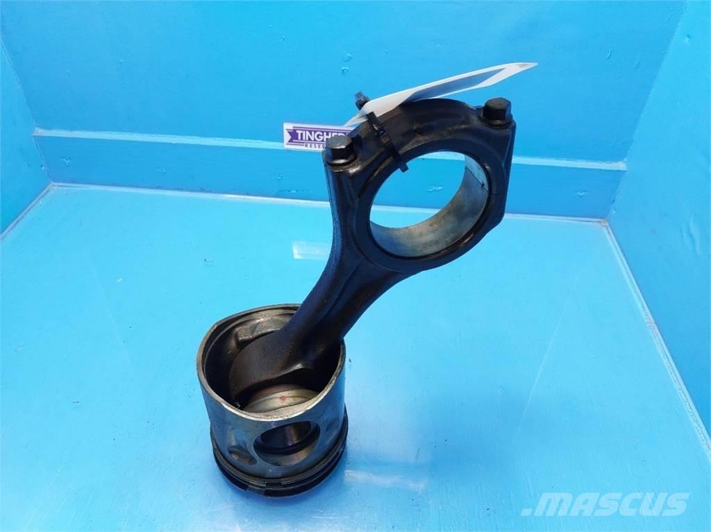 CASE 7010 エンジン