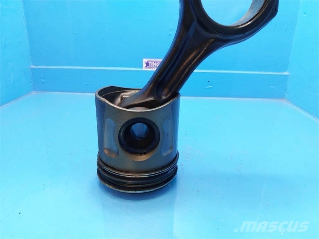 CASE 7010 エンジン