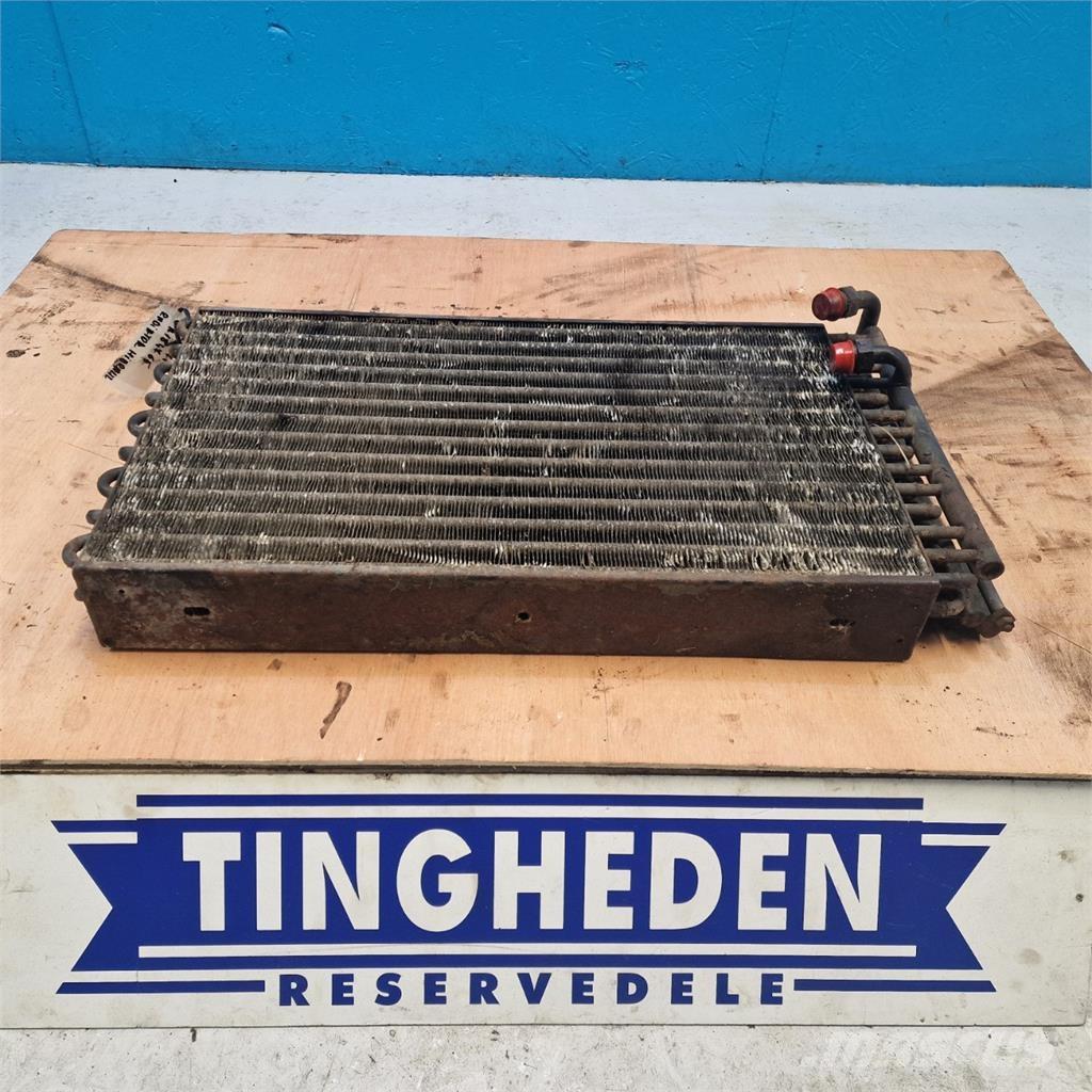 CASE 7130 ラジエター