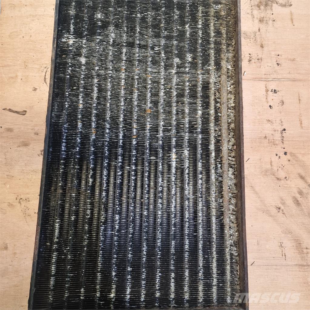 CASE 7130 ラジエター