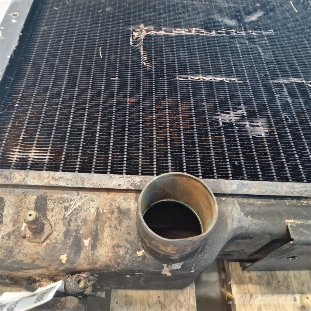 CASE 7130 ラジエター