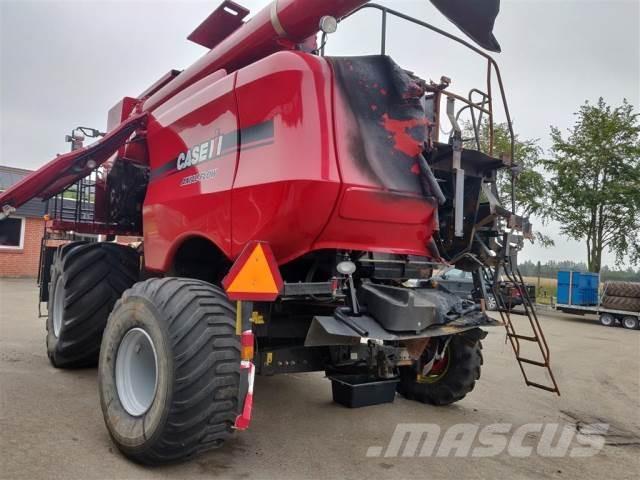 CASE 8010 コンバイン