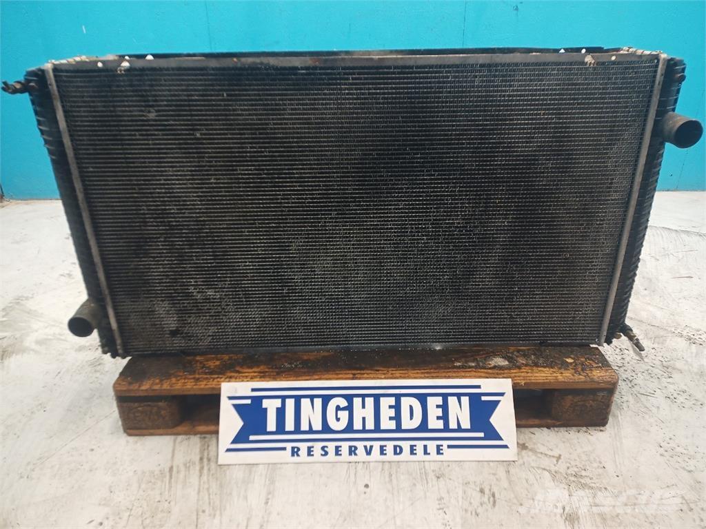 CASE 8010 ラジエター
