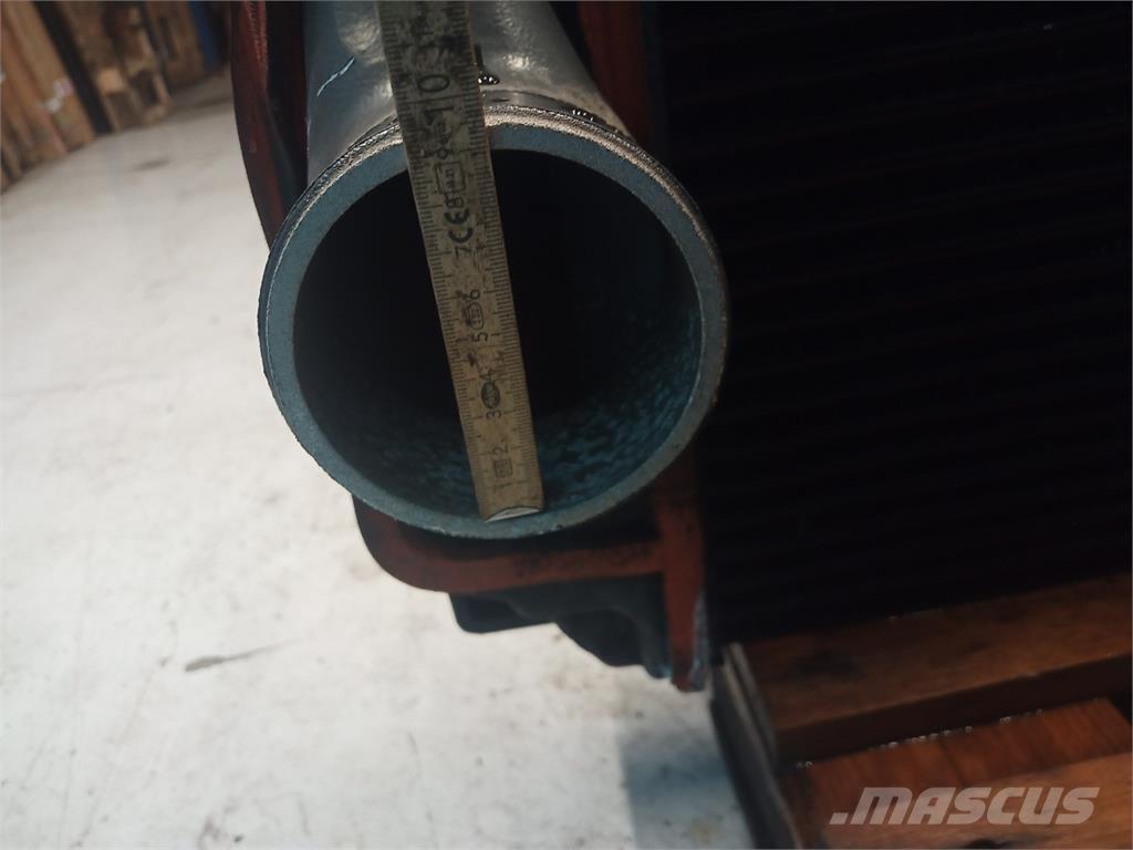 CASE 8010 ラジエター