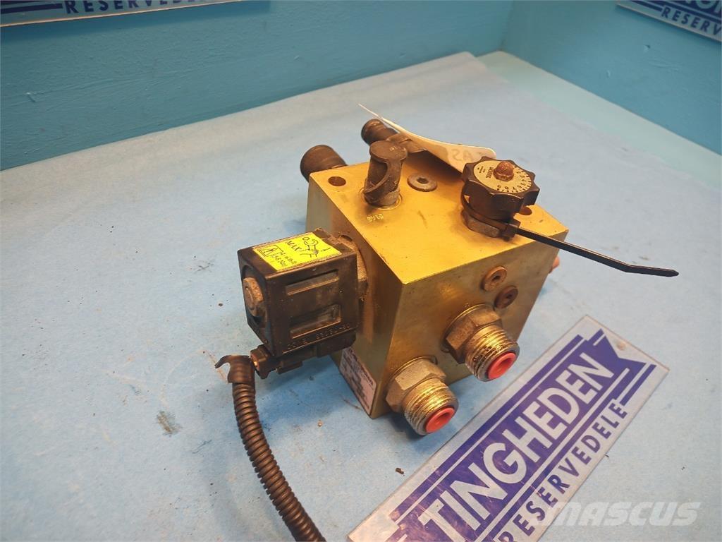 CASE 8010 油圧機